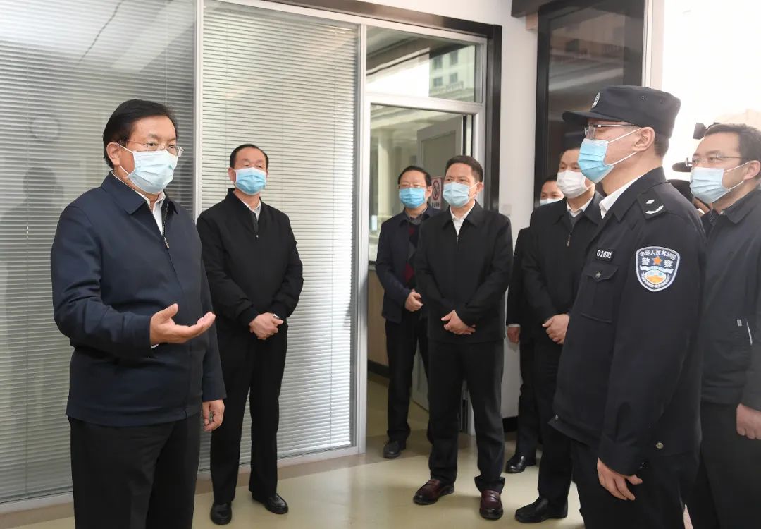 �ں��ڻ�վ��������ָ���ң��������˽���·���侯�͹��������������� �����ձ������ܳ� ��