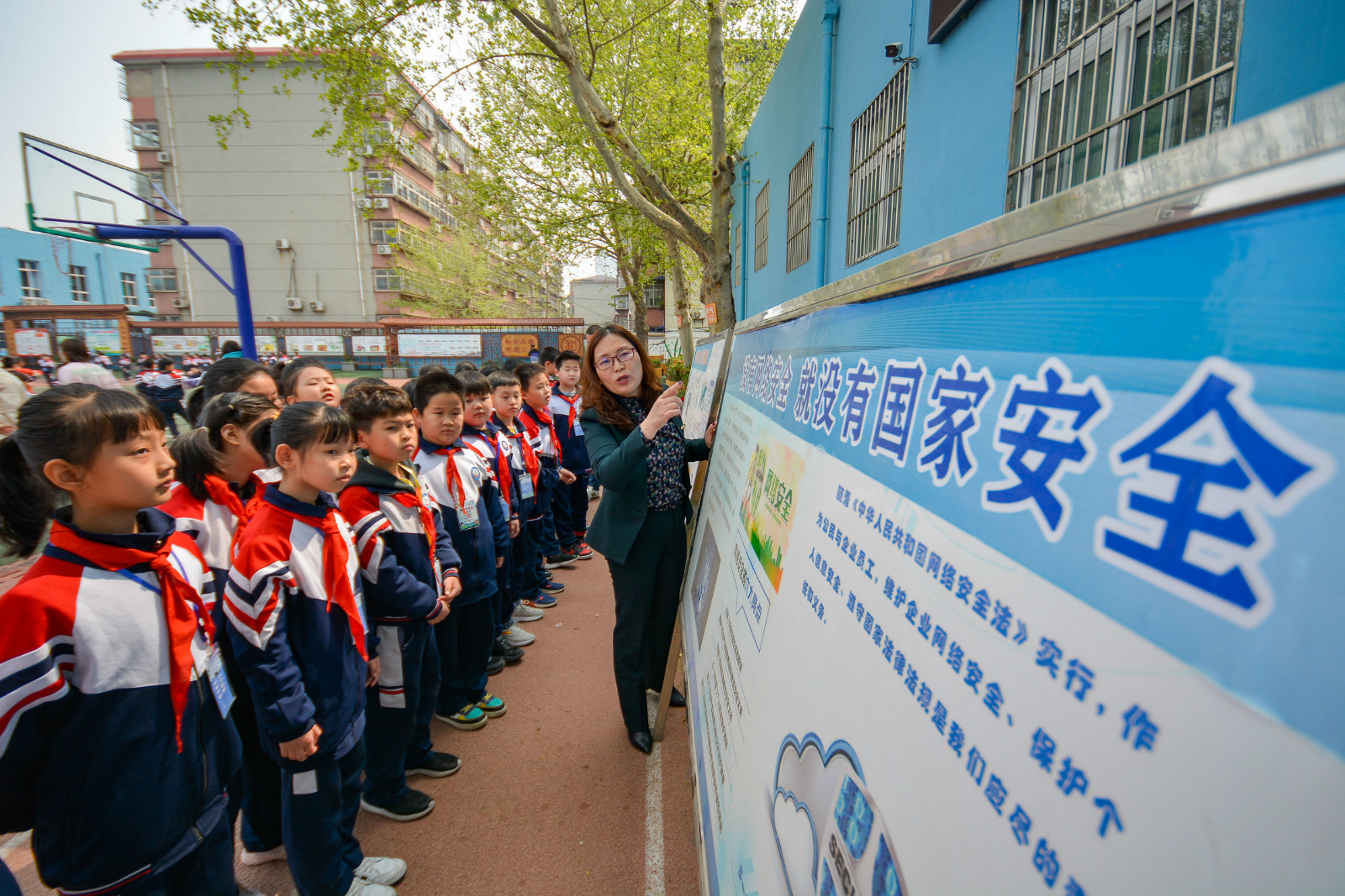 ���գ��ӱ������к�ɽ�����Ű칤����ԱΪ侺�·Сѧѧ���������簲ȫ֪ʶ��