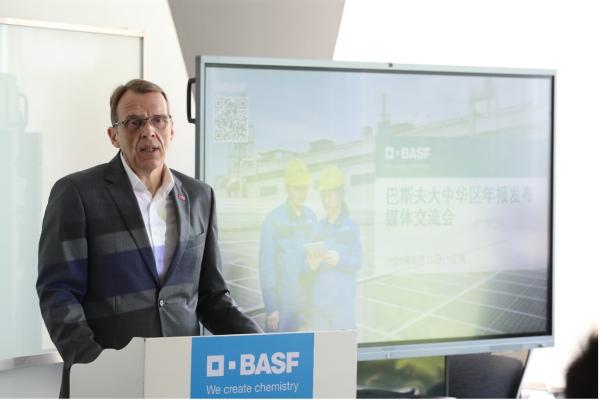 ��˹����л����ܲü涭�³��µ��ģ�Stephan Kothrade��